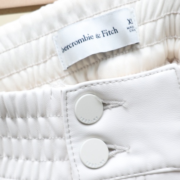 Abercrombie Vegan Leather Cargo Pants Cream XS - Picture 4 of 4